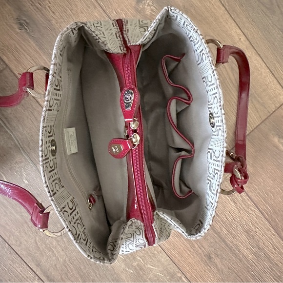 Liz Claiborne Handbag with Red Trim. Excellent condition. - Picture 10 of 11